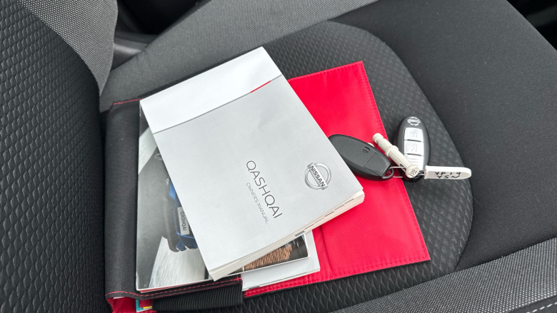 Nissan Qashqai 1.3 DiG-T N-Connecta 5dr Petrol Hatchback